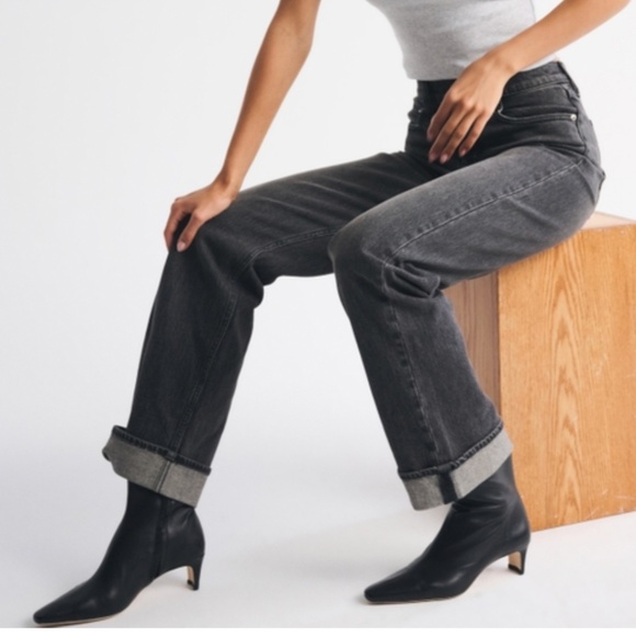 Abercrombie & Fitch High Rise 90's Relaxed Cuffed Hem Jean Size 12 Short - Picture 3 of 16